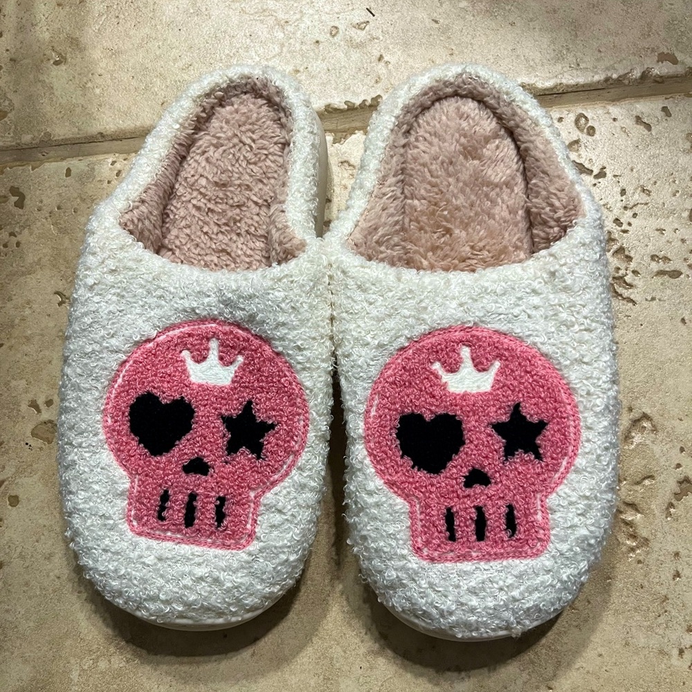 Skull Pink and Cream NWOT Slippers size 40-41